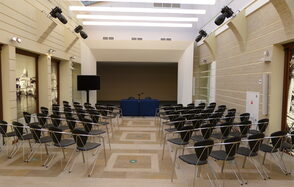 Леонардо. Банкетный зал с панорамной крышей