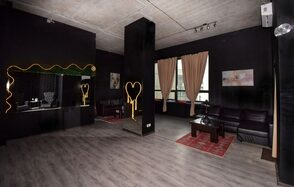 Тёмный уютный лофт