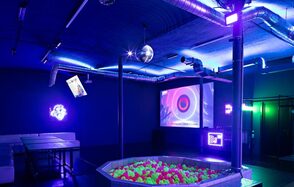 Лофт для светящихся вечеринок
