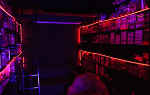 Лофт в стилистике видео-салона