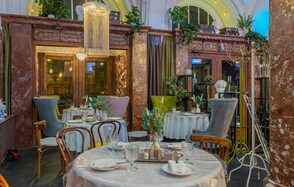 Лендок. Банкетный зал в историческом здании 