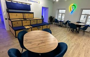 Лофт в центре города с барной стойкой