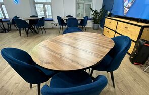 Лофт в центре города с барной стойкой