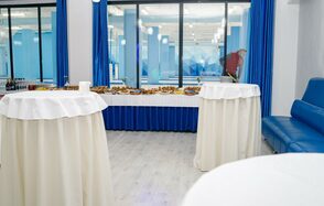 Глинтвейн. Бело-синий банкетный зал