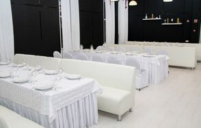 Глинтвейн. Банкетный зал в черно-белых оттенках