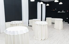 Глинтвейн. Банкетный зал в черно-белых оттенках