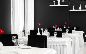 Глинтвейн. Банкетный зал в черно-белых оттенках