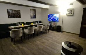 Светлый лофт-зал с приставкой