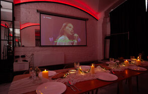 Лофт с панорамными окнами и караоке