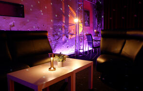 Лофт-зал с кирпичными стенами