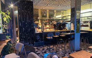 Клубное пространство с барной стойкой