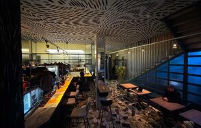 Клубное пространство с барной стойкой