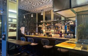 Клубное пространство с барной стойкой