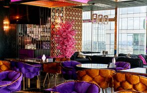 Лаундж-бар под закрытие в Москва-Сити