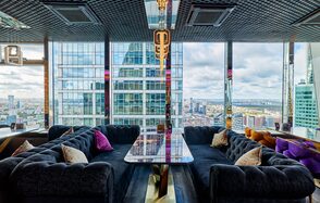 Лаундж-бар под закрытие в Москва-Сити