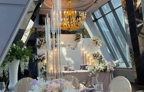 Банкетный зал с панорамным видом над Москвой-рекой