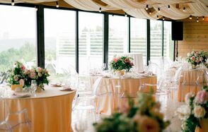 Банкетный зал с зеленой зоной