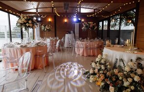 Банкетный зал с зеленой зоной