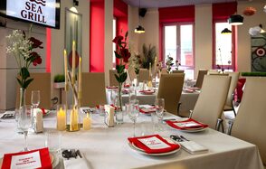 Sea Grill. Лофт-бар под закрытие с видом на Неву