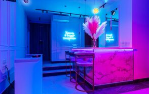 Неоновый лофт для мероприятий