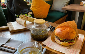 Кафе под закрытие на востоке Москвы