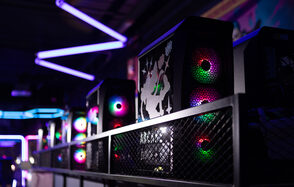 Кибер-лофт с консолями, рулями, VR и ПК