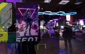 Кибер-лофт с консолями, рулями, VR и ПК