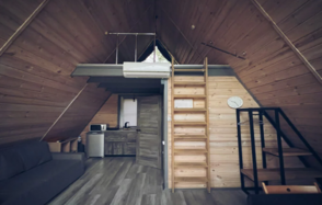 Треугольный коттедж для вечеринок