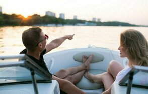 Шестиместный современный катер