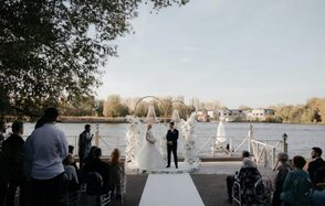 Выставка. Просторный банкетный зал