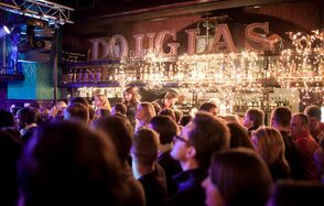 Douglas. Бар в центре в классическом стиле