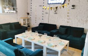 Уютный лофт-зал с караоке