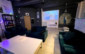 Уютный лофт-зал с караоке