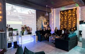 Уютный лофт-зал с караоке