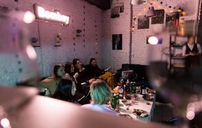 Уютный лофт-зал с караоке