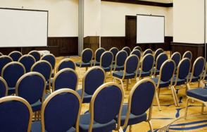 Комфортный конференц-зал в отеле 