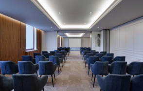 Конференц-зал в сдержанных тонах