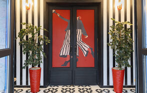 Просторный и светлый лофт с панорамным видом в парк