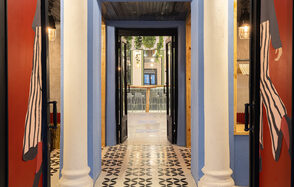 Просторный и светлый лофт с панорамным видом в парк