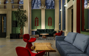 Просторный и светлый лофт с панорамным видом в парк