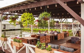 Банкетный зал в загородном комплексе "Сойкино"