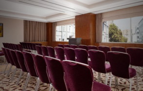 Зал для конференций и тренингов в отеле