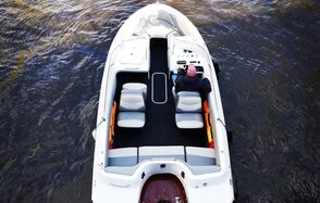 Шестиместный современный катер