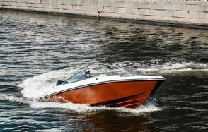 Шестиместный современный катер