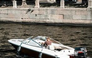 Шестиместный современный катер