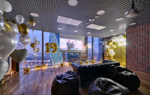 Кинолофт с панорамными окнами 