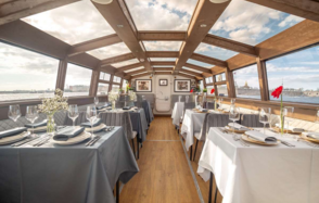 Теплоход с панорамной крышей