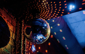 Клубный лофт на набережной в центре Москвы