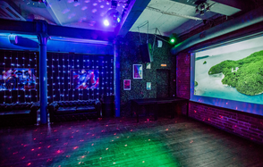 Клубный лофт на набережной в центре Москвы