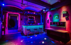 Клубный лофт на набережной в центре Москвы